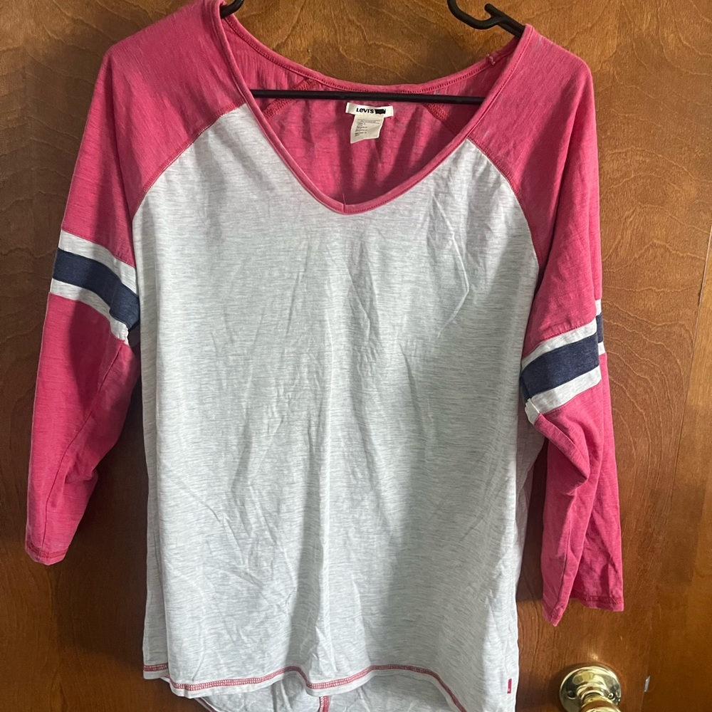 Women’s long sleeve T-shirt
